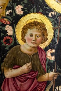 العذراء مريم والقديس يوحنا وملاكين يعبدان الطفل المسيح