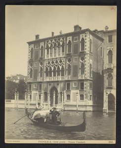 الجزء الخارجي من Palazzo Cavalli-Franchetti te Veneti البندقية - القناة الكبرى - Palazzo Franchetti (العنوان على الجسم)