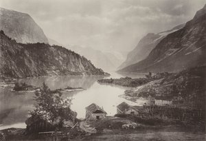 منظر لبحيرة Loen ، Nordfjord (صورة b / w) بواسطة مصور نرويجي