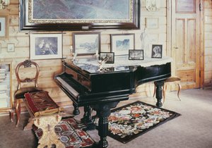 داخل غرفة المعيشة في منزل Edvard Grieg (1843-1907)