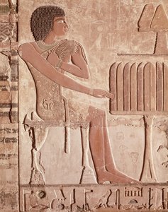 نقش يصور المتوفى جالساً أمام مائدة قرابين مع خبز (حجر مطلي) بواسطة المملكة القديمة المصرية