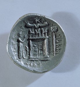 Tetradrachm of Vahbarz ، ملك فارس ، يصور مذبح النار الزرادشتية (عكسي) (انظر أيضًا 180367)