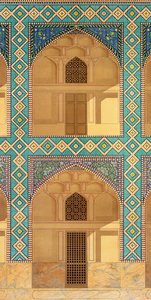 تفاصيل رواق الفناء في Medrese-i-Shah-Hussein ، أصفهان ، اللوحة 26-27 من الآثار الفارسية الحديثة ، محفورة بواسطة A. Levie ، 1856 litho