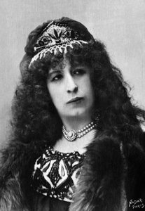 إيمي تساندير (مواليد 1851-)، ممثلة ومغنية فرنسية، صورها بول نادار بين عامي 1890 و1905، مستخرجة من مجموعة فيليكس بوتين، 500 من المشاهير المعاصرين، ومغني الأوبرا وفرنسا الدرامية بواسطة بول نادر