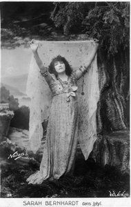 Henriette Rosine Bernard الملقب Sarah Bernhardt (1844-1923) مثل Izëyl ، بطاقة بريدية (صورة بالأبيض والأسود) بواسطة بول نادر