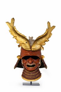 A kawari kabuto (خوذة غريبة) (شعيرات الخنزير والحديد المطلي)