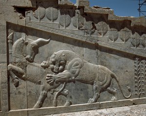 قتال بين ثور وأسد - نقوش على الدرج الشرقي لأبادانا ، القرن السادس قبل الميلاد بواسطة المدرسة الفارسية