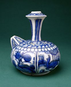 الصفوي الأزرق والأبيض Kendi ، 1600-50 (آنية فخارية مطلية تحت التزجيج) بواسطة المدرسة الفارسية