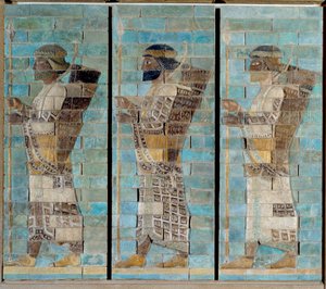 The frieze of the archers, from the palace of Darius I, king of Persia, in Susa (6th century BC). Emailed brick relief bottom. 510 BC. Paris, Louvre Museum. بواسطة المدرسة الفارسية