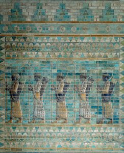 إفريز الرماة من قصر داريوس الأول ملك بلاد فارس في سوزا (القرن السادس قبل الميلاد). قاع إغاثة من الطوب بالبريد الإلكتروني. 510 ق. باريس ، متحف اللوفر. بواسطة المدرسة الفارسية