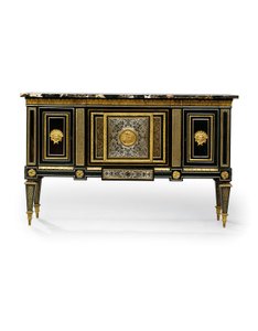 A Louis XVI Meuble d&39;appui ، c.1785-90 (نحاسي مُثبت في Ormolu وصدف بني مرصع بالبيوتر وصدف السلحفاة والبولي المطعّم) بواسطة فيليب كلود (Attr. To) Montigny
