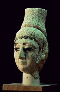 رأس أمير أو أميرة أوغاريت (انظر أيضًا 110898 und 200008) بواسطة الفينيقي