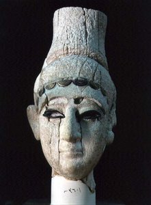 رأس أمير أو أميرة أوغاريت (انظر أيضًا 110899 و 200008) بواسطة الفينيقي