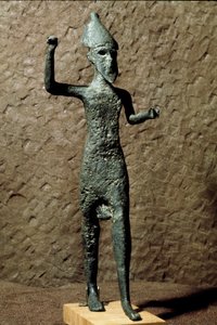 فينيقيا: تمثال للإله من البرونز. البحث في البحر بالقرب من Selinunte (Selinonte) ، صقلية. القرنين الرابع عشر والثالث عشر قبل الميلاد. باليرمو ، المتحف الأثري الوطني بواسطة الفينيقي