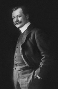 صورة للملحن فرانز ليهار 1870-1948. بواسطة استوديو الصور إي بيبر.