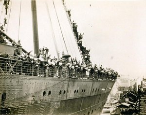 موريتانيا في سيدني ، مايو 1940 (b / w photo) بواسطة مصور فوتوغرافي استرالي
