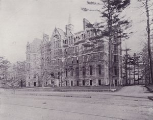 كندا: McMaster Hall ، تورونتو (b / w photo) بواسطة المصور كندي