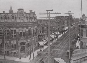 Dundas Street، Looking East، London، Ontario (b / w photo) (صورة ب / ث) بواسطة المصور كندي