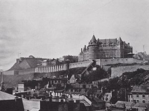 القلعة والقلعة من مدينة لوار ، كيبيك (b / w photo) بواسطة المصور كندي
