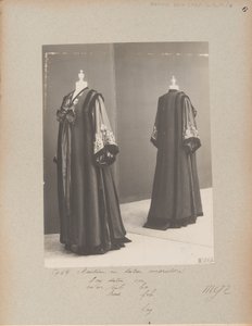 صفحة الألبوم: House of Worth، Coat بواسطة مصور فوتوغرافي فرنسي