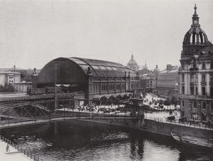 محطة قطار Friedrich-Strasse (b / w photo) بواسطة مصور فوتوغرافي ألماني