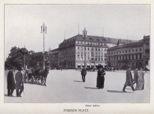 برلين: Pariser Platz (صورة b / w) بواسطة مصور فوتوغرافي ألماني