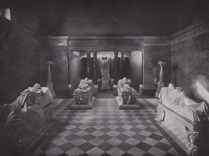 Charlottenburg, Mausoleum, Inneres (b/w photo) بواسطة مصور فوتوغرافي ألماني