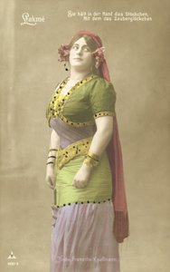 Hedwig Franzillo Kauffman بدور لاكمي (صورة ملونة) بواسطة مصور فوتوغرافي ألماني
