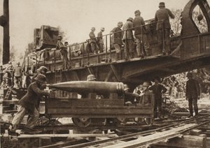 تحميل مدفع 38 سم (صورة b / w) بواسطة مصور فوتوغرافي ألماني
