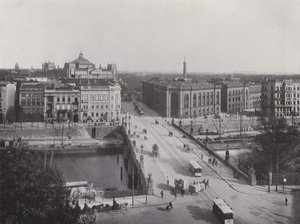 جسر مولتك ومبنى هيئة الأركان العامة (صورة b / w) بواسطة مصور فوتوغرافي ألماني