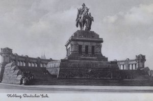 نصب تذكاري للقيصر فيلهلم الأول ، Deutsches Eck ، كوبلنز ، ألمانيا (صورة b / w) بواسطة مصور فوتوغرافي ألماني