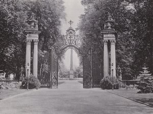 Potsdam, Eingang Zum Park Von Sanssouci (b/w photo) بواسطة مصور فوتوغرافي ألماني