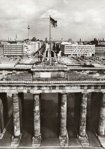 Protected by secure frontiers, the construction of the GDR capital is going on (b/w photo) بواسطة مصور فوتوغرافي ألماني