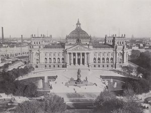 مبنى الرايخستاغ ونصب بسمارك (صورة b / w) بواسطة مصور فوتوغرافي ألماني