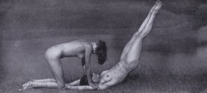 الجسد الجميل ، الثقافة الجسدية للمرأة (صورة b / w) بواسطة مصور فوتوغرافي ألماني