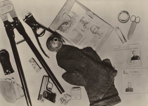 العتاد الإرهابي وولفارث الذي اخترق في 9 كانون الأول (ديسمبر) 1961 من برلين الغربية .... (صورة ب / ث) بواسطة مصور فوتوغرافي ألماني