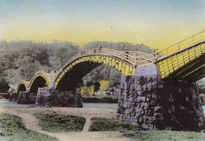 اليابان ، حوالي عام 1912: كينتايكيو ، مضاءة "جسر الحزام الدمشقي" ، لوحظ في اليابان ، مقاطعة سو (الصورة) بواسطة مصور فوتوغرافي ياباني