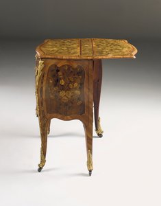 صوان لويس الخامس عشر ، c.1765-70 (ormolu mounted tulipwood، sycamore، amaranth & marquetry) (انظر أيضًا 463003 و 463004 و 465391)