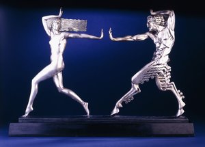 مجموعة Nymph and Faun ، القرن العشرين (برونزية فضية على قاعدة رخامية) بواسطة بيير لو فاجوايس