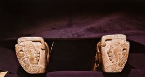 تفاصيل النير المستخدم في المناورات الاحتفالية ، فيرا كروز (حجر) بواسطة ما قبل كولومبوس قبل كولومبوس