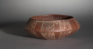 وعاء أبيض مبطن بالسلحفاة والشمس ، c.4000-3400 قبل الميلاد
