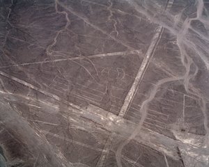 Aerial view of Nazca Lines (photography بواسطة عصور ما قبل التاريخ