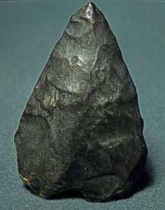 Prehistory: flint amygdaloid biface. Lower paleolithic. Verone, Museo Civico di Storia Naturale, Italy بواسطة عصور ما قبل التاريخ