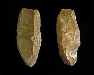 عصور ما قبل التاريخ: أدوات فرد أو كاشطات من الصوان يرجع تاريخها إلى العصر الحجري النحاسي. من أومبريا (إيطاليا). بيروجيا ، المتحف الأثري الوطني في أومبريا بواسطة عصور ما قبل التاريخ