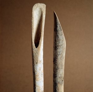 Prehistory: tools to remove bark from shin bones of goat and sheep from the Necropole of Arene Candide (Finale Liguria), Liguria. Middle Neolithic, Stone Age. Genes, museo di archeologia ligure بواسطة عصور ما قبل التاريخ