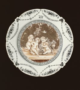 لوحة جانبية ، فترة Qianlong ، ج 1782 (الخزف)