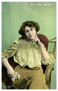 دورا بارتون ، ممثلة بريطانية ، 1905-1919. بواسطة آر دبليو توماس