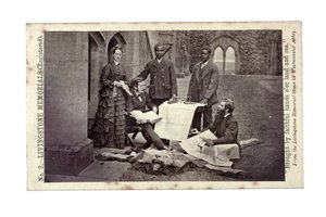 توم وأنيس ليفينغستون ، عبد الله سوسي ، جيمس تشوما وهوراس والر ، دير نيوستيد ، إنجلترا ، يونيو 1874 (طبعة زلال) بواسطة ر وابن ألين