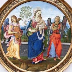 بالألمانية: Maria mit dem dem Kind und musizierenden Engeln Madonna and Child with two angels playing music