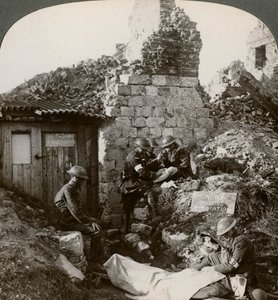 الفيلق الطبي للجيش الملكي في محطة خلع الملابس مونشي ، فرنسا ، الحرب العالمية الأولى ، 1914-1918. بواسطة واقعية يسافر الناشرين